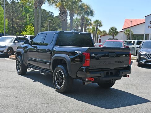 Used 2025 Toyota Tacoma TRD Sport AWD/4WD image 3