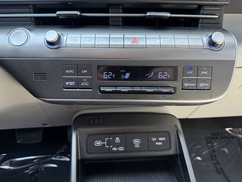 Used 2025 Hyundai Kona SEL FWD image 23