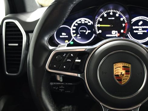 Used 2022 Porsche Cayenne Platinum Edition AWD/4WD image 29