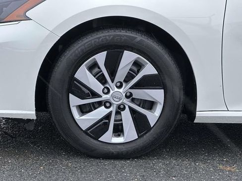 Used 2025 Nissan Altima 2.5 S image 8