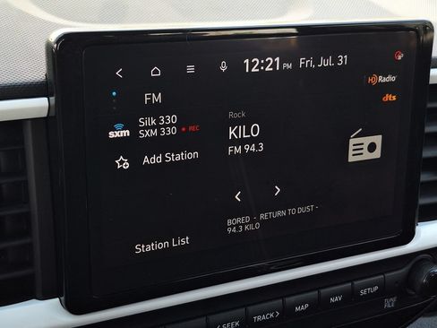 Used 2024 Hyundai Venue Limited FWD image 20