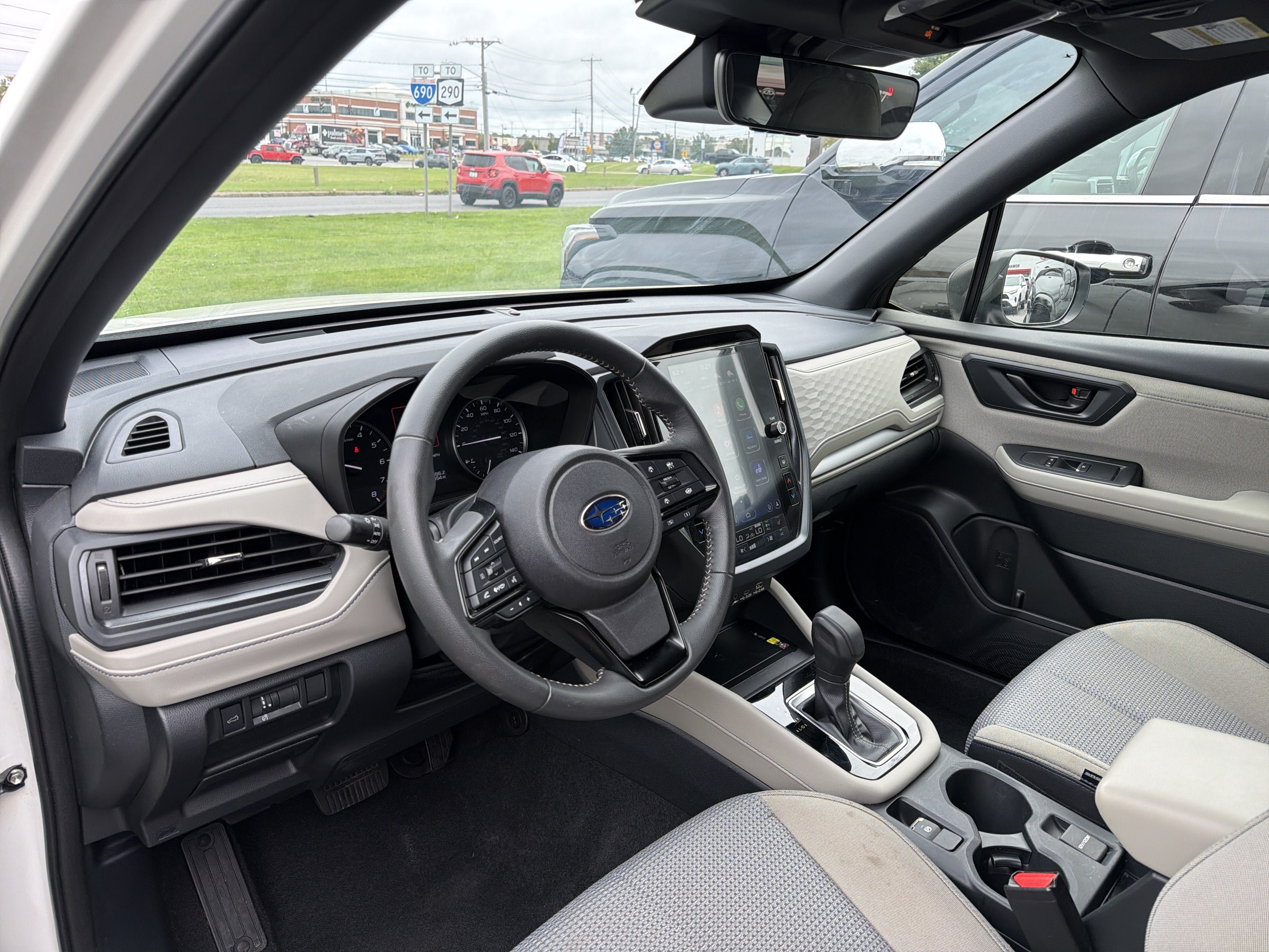 Used 2025 Subaru Forester Premium w/ Convenience Package #2 AWD/4WD image 8