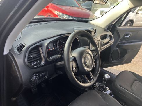 Used 2017 Jeep Renegade Altitude image 24