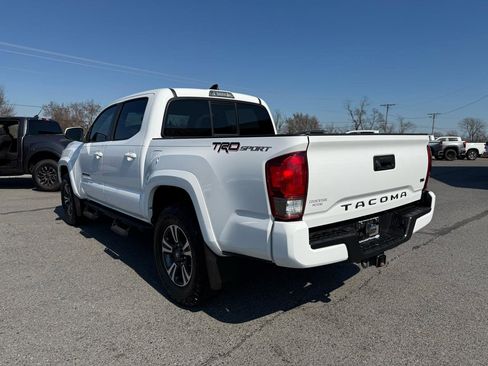 Used 2016 Toyota Tacoma TRD Sport w/ Towing Package image 4