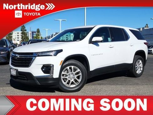 Used 2023 Chevrolet Traverse LS w/ Safety Package image 2