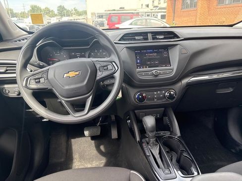 Used 2023 Chevrolet TrailBlazer LS FWD image 22