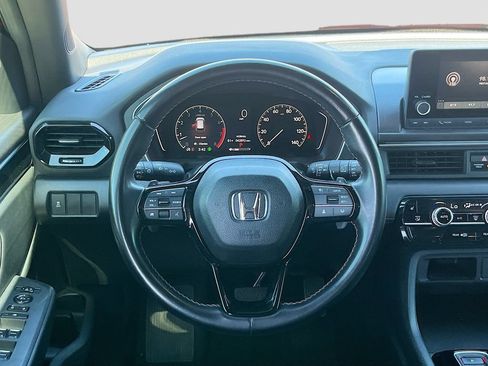 Used 2025 Honda Pilot Sport image 11