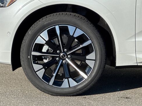 New 2026 Volvo XC60 B5 Plus w/ Protection Package Premier AWD/4WD image 31