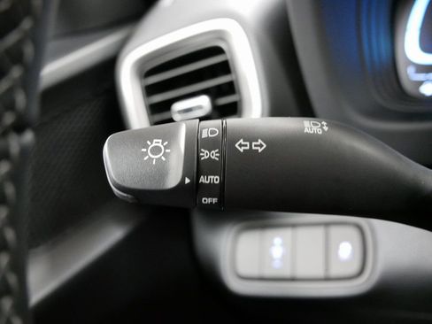 Used 2026 Hyundai Venue SEL FWD image 24
