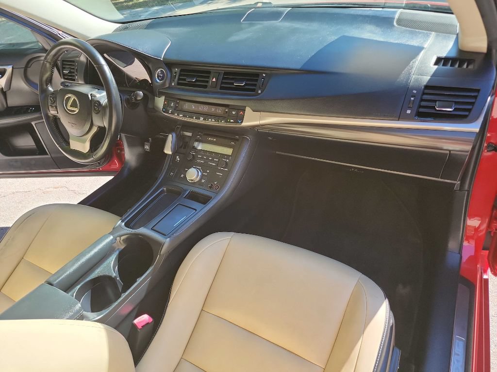 Used 2015 Lexus CT 200h w/ Seat Comfort Package FWD image 35