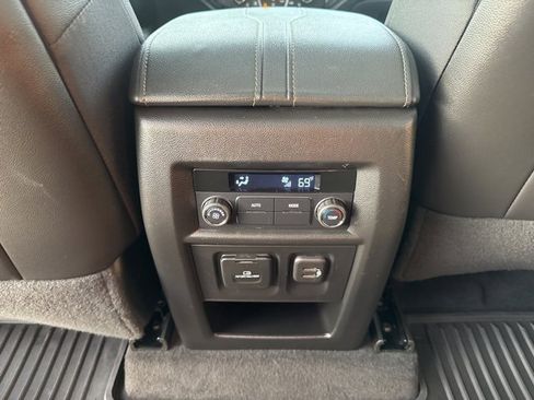 Used 2023 Chevrolet Traverse LT w/ LT Premium Package image 22