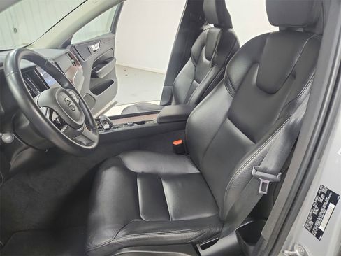 Used 2023 Volvo XC60 B5 Plus image 19