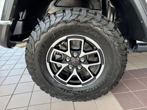 Used 2025 Jeep Wrangler Unlimited Rubicon AWD/4WD image 29