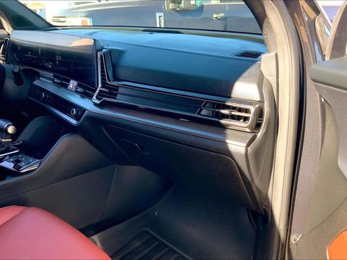 Certified 2023 Kia Sportage SX image 18