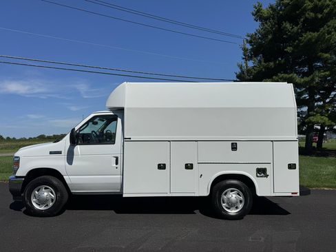 Used 2025 Ford E-350 and Econoline 350 Super Duty w/ Power Equipment Group RWD image 3