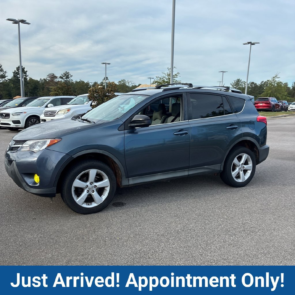 Used 2013 Toyota RAV4 LE FWD image 2