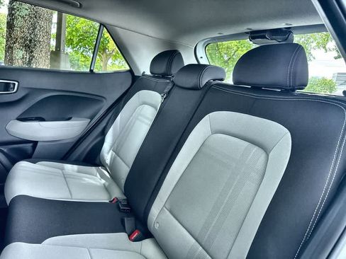 Used 2025 Hyundai Venue SEL FWD image 22