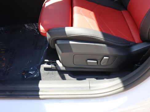 Used 2025 BMW X2 xDrive28i w/ Premium Package image 22