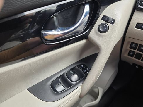 Used 2022 Nissan Rogue Sport SL FWD image 25