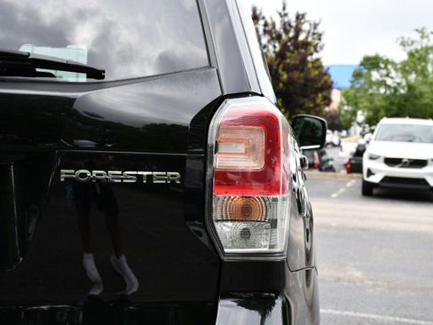 Used 2018 Subaru Forester 2.5i Limited AWD/4WD image 9