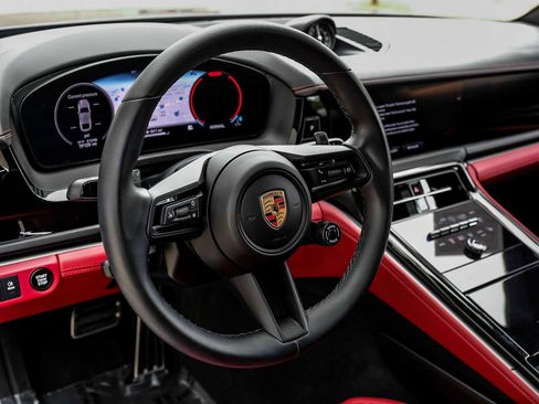 Used 2024 Porsche Panamera RWD image 18