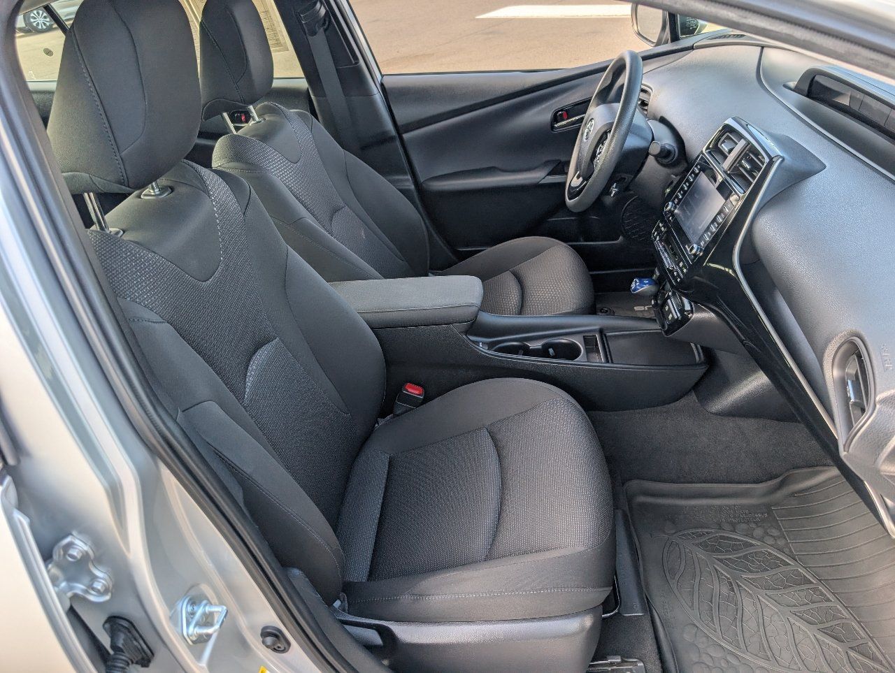 Used 2021 Toyota Prius LE FWD image 8