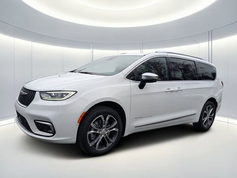 New 2026 Chrysler Pacifica Pinnacle image 8