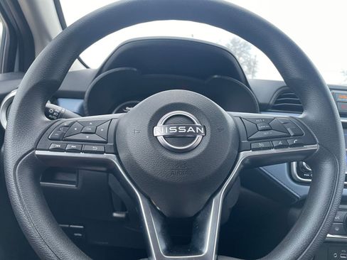 Used 2025 Nissan Versa SV image 28