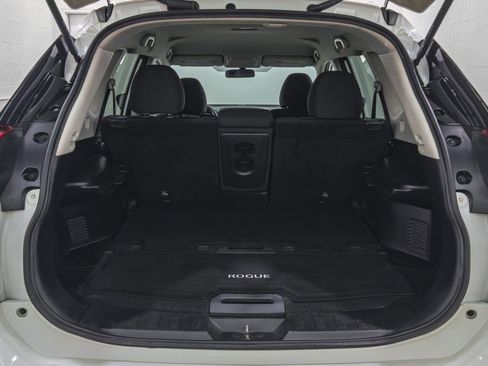 Used 2017 Nissan Rogue SV image 9