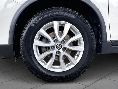 Certified 2019 Nissan Rogue SV image 11