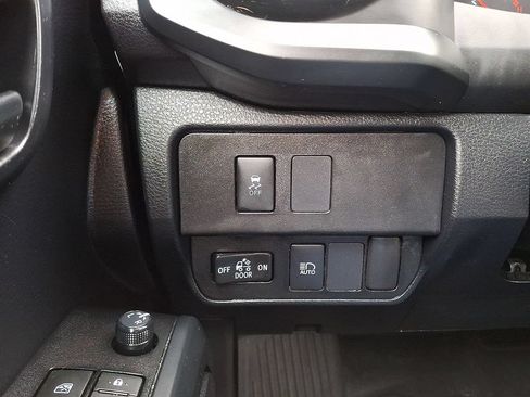 Used 2020 Toyota Tacoma SR AWD/4WD image 27