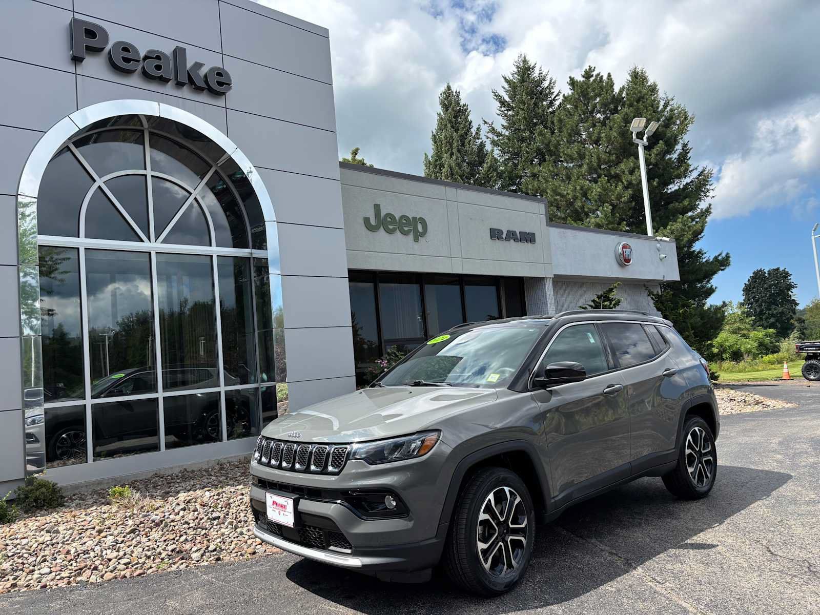 Used 2023 Jeep Compass Limited AWD/4WD image 1