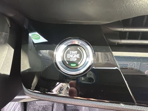 Certified 2025 Buick Envision Avenir image 13