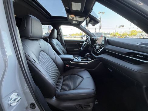 Used 2025 Toyota Highlander XSE image 29