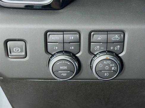 New 2026 GMC Sierra 3500 Denali w/ Denali Reserve Package AWD/4WD image 10