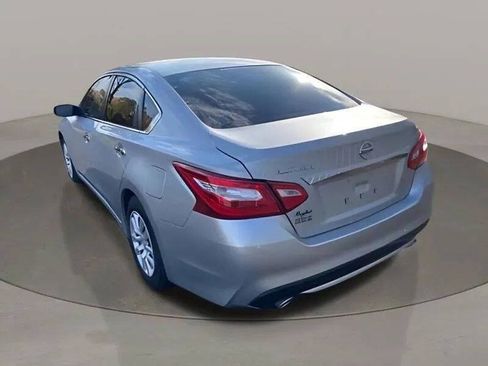 Used 2017 Nissan Altima 2.5 S w/ Power Driver Seat Package FWD image 4