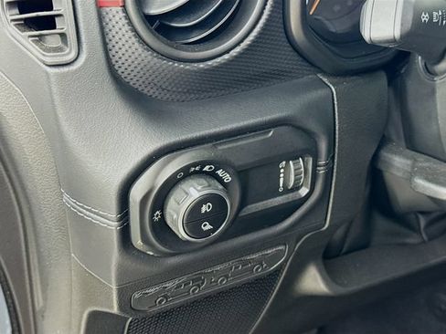 Used 2024 Jeep Gladiator Rubicon w/ Convenience Group AWD/4WD image 14