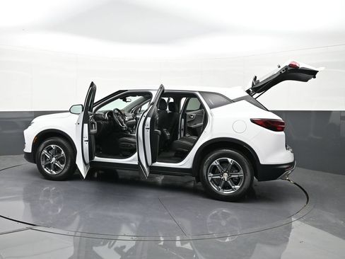 Used 2023 Chevrolet Blazer LT AWD/4WD image 39