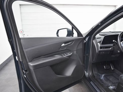 Used 2024 Cadillac XT4 Sport image 9