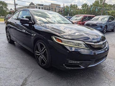 Used 2017 Honda Accord Touring image 6