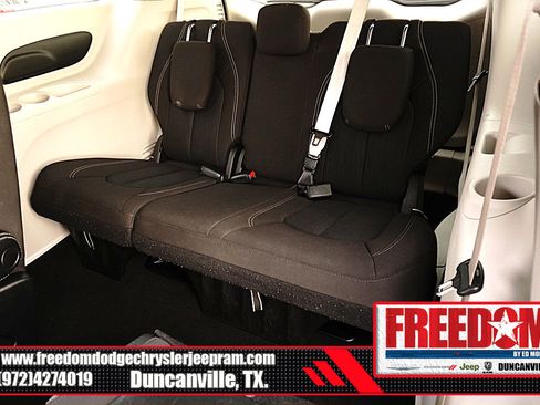 Used 2023 Chrysler Voyager LX image 16