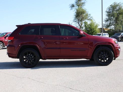 Used 2019 Jeep Grand Cherokee Altitude AWD/4WD image 7