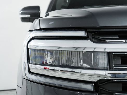 Used 2024 Ford Expedition Limited image 13