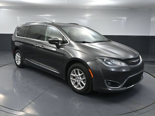Used 2020 Chrysler Pacifica Touring-L FWD image 1