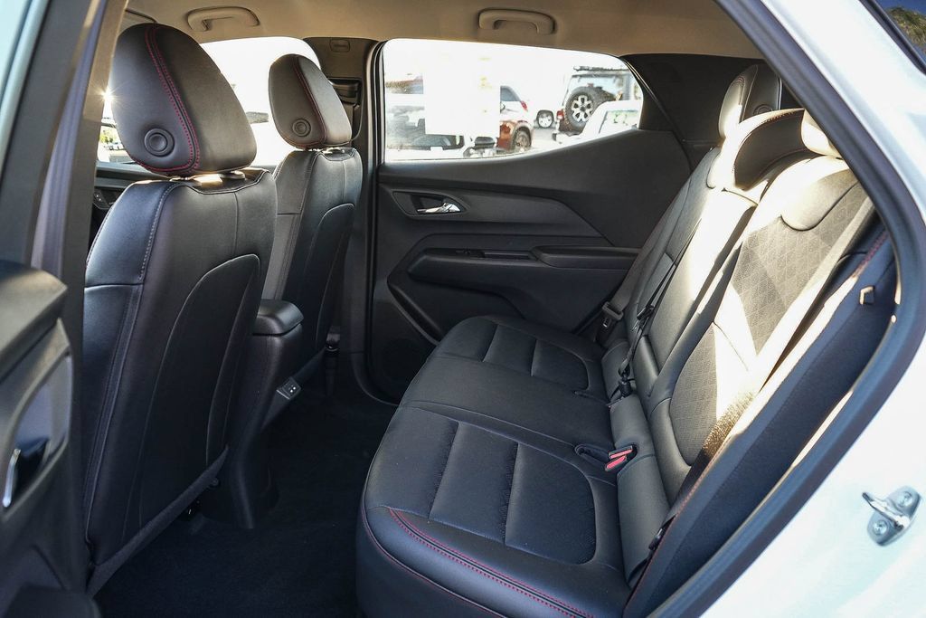 Used 2027 Chevrolet Bolt RS FWD image 17