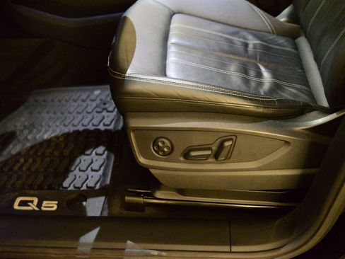 Used 2023 Audi Q5 2.0T Premium w/ Convenience Package image 26