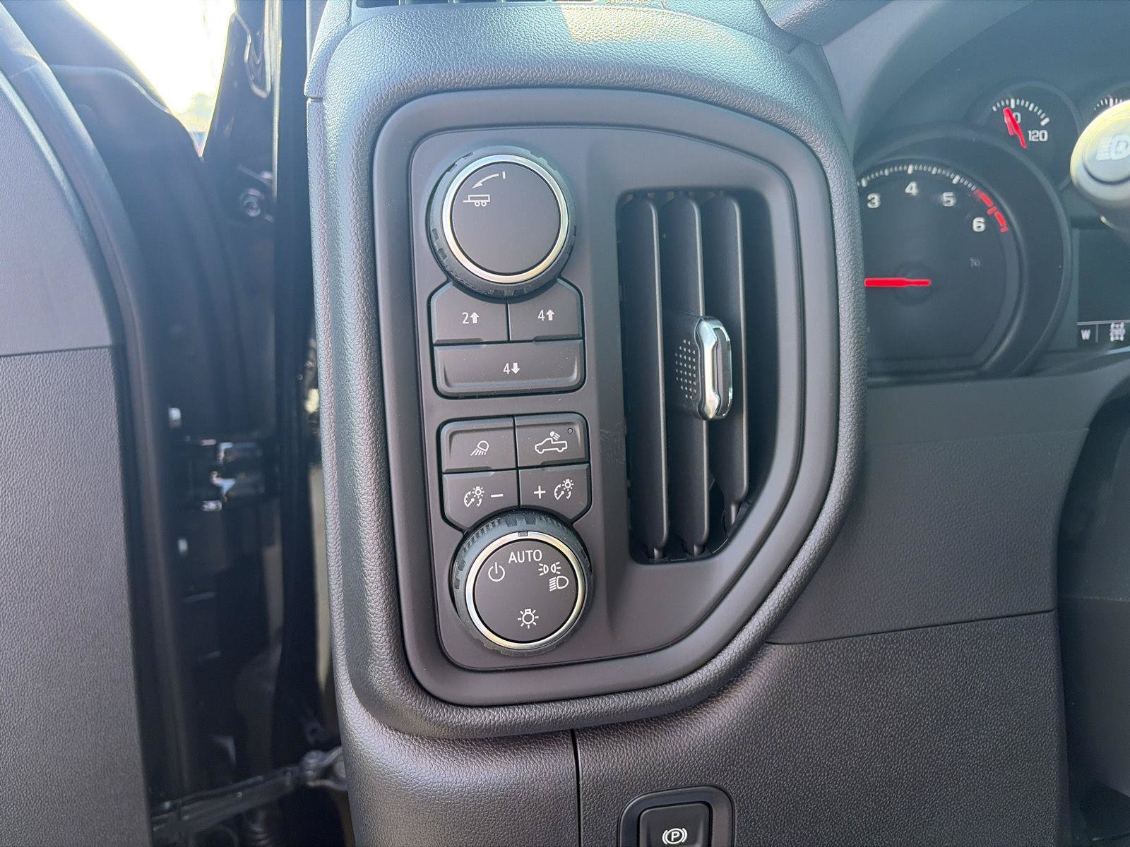 New 2026 Chevrolet Silverado 2500 Custom w/ Custom Value Package AWD/4WD image 18