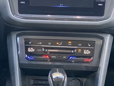 Used 2022 Volkswagen Tiguan SE w/ Panoramic Sunroof Package FWD image 25