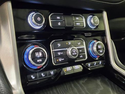 Used 2021 GMC Yukon Denali w/ Denali Premium Package image 32