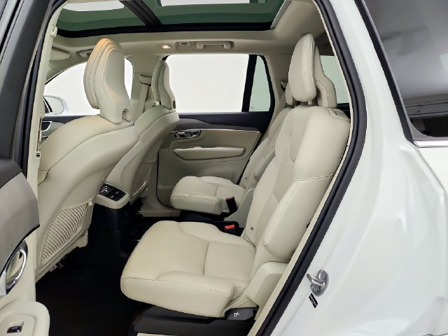 Certified 2025 Volvo XC90 T8 Plus w/ Protection Package Premier AWD/4WD image 31